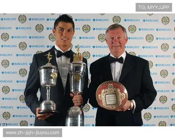 英超月最佳球员奖杯设计与历届得主展示 英超月最佳球员奖杯设计与历届得主展示